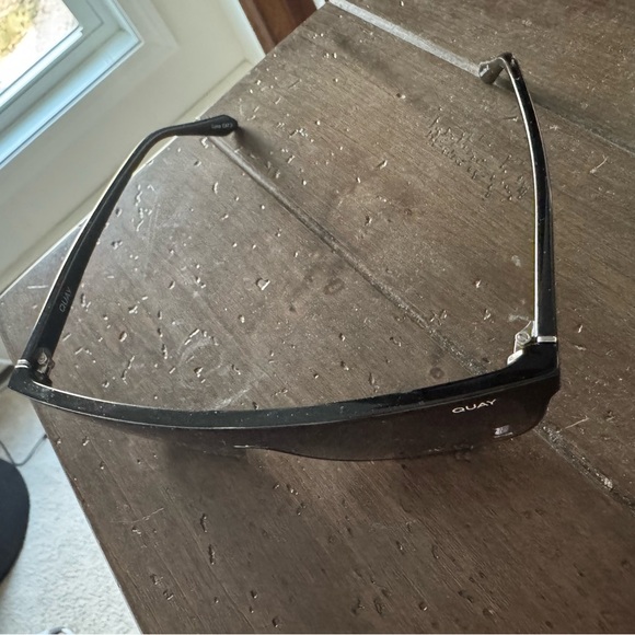 Brand new Quay Sunglasses. - Picture 2 of 3